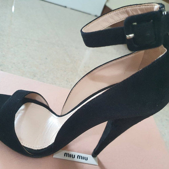 Heels - Picture 4 of 9